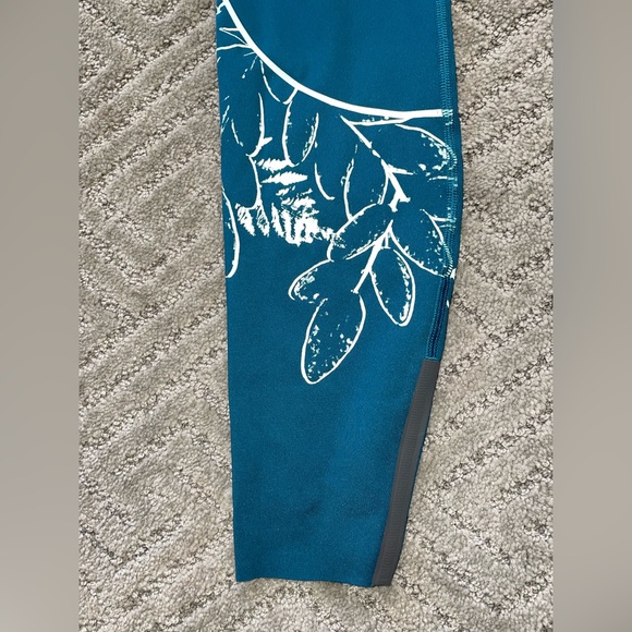 UA Rush Leggings - Picture 2 of 5